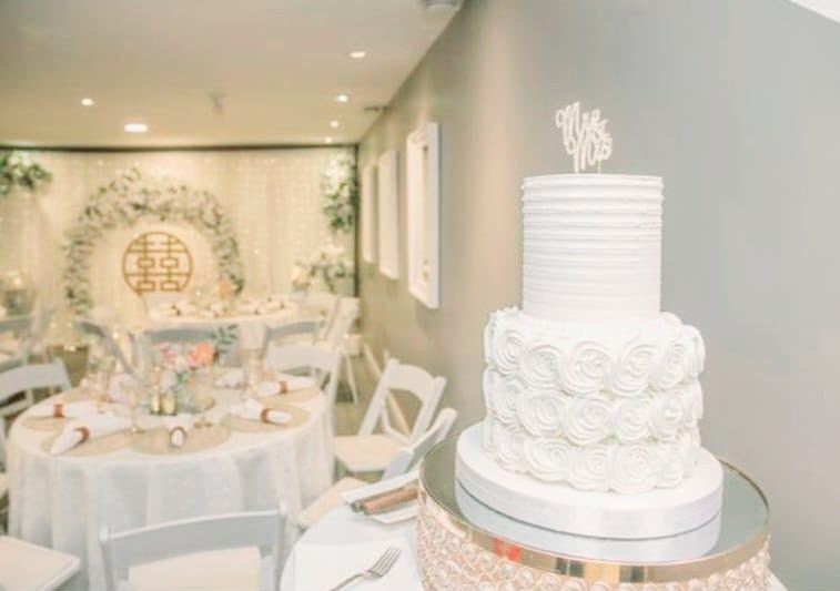 Table Setting with Wedding Cake