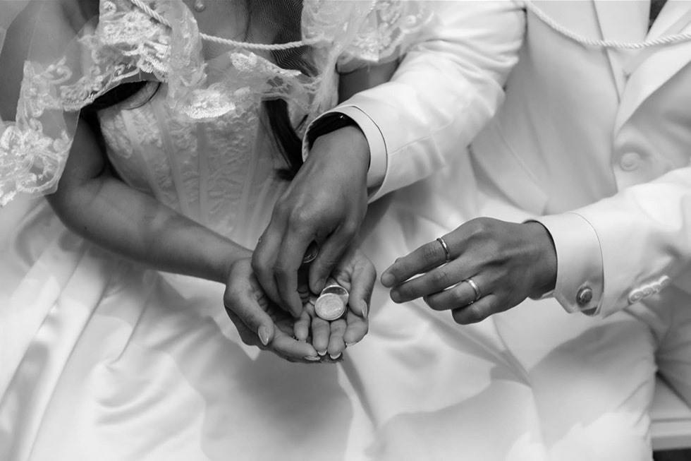 Filipino Wedding Tradition - Wedding Coins